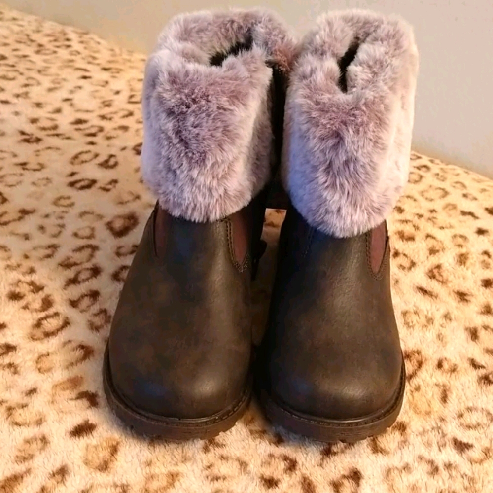 😍😍CUTE TODDLER FUR BOOTS😍😍